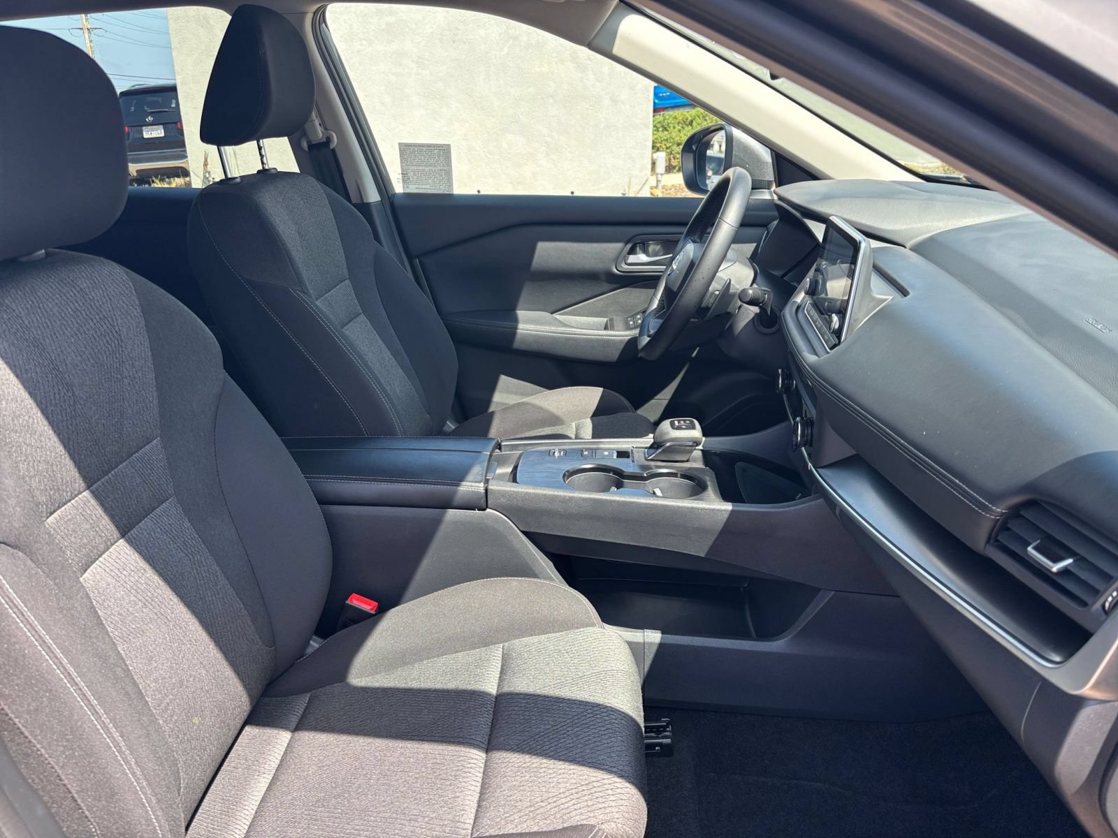 Used 2025 Nissan Rogue SV FWD image 38