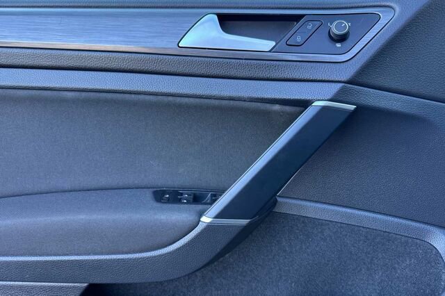 Used 2019 Volkswagen e-Golf SE w/ Driver Assistance Package image 11