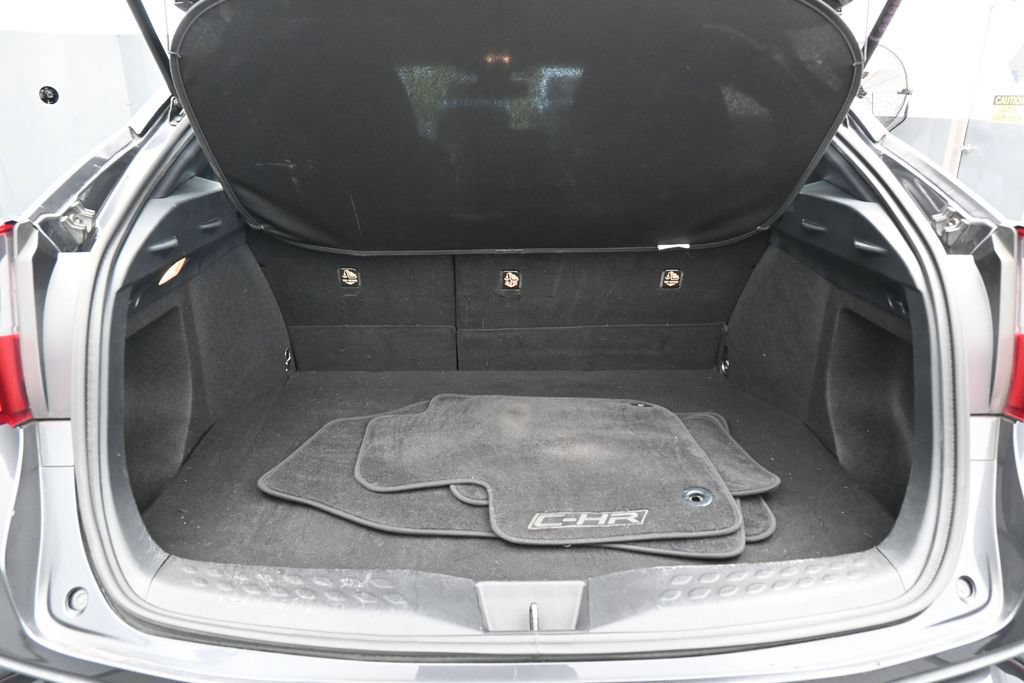 Used 2019 Toyota C-HR XLE FWD image 29