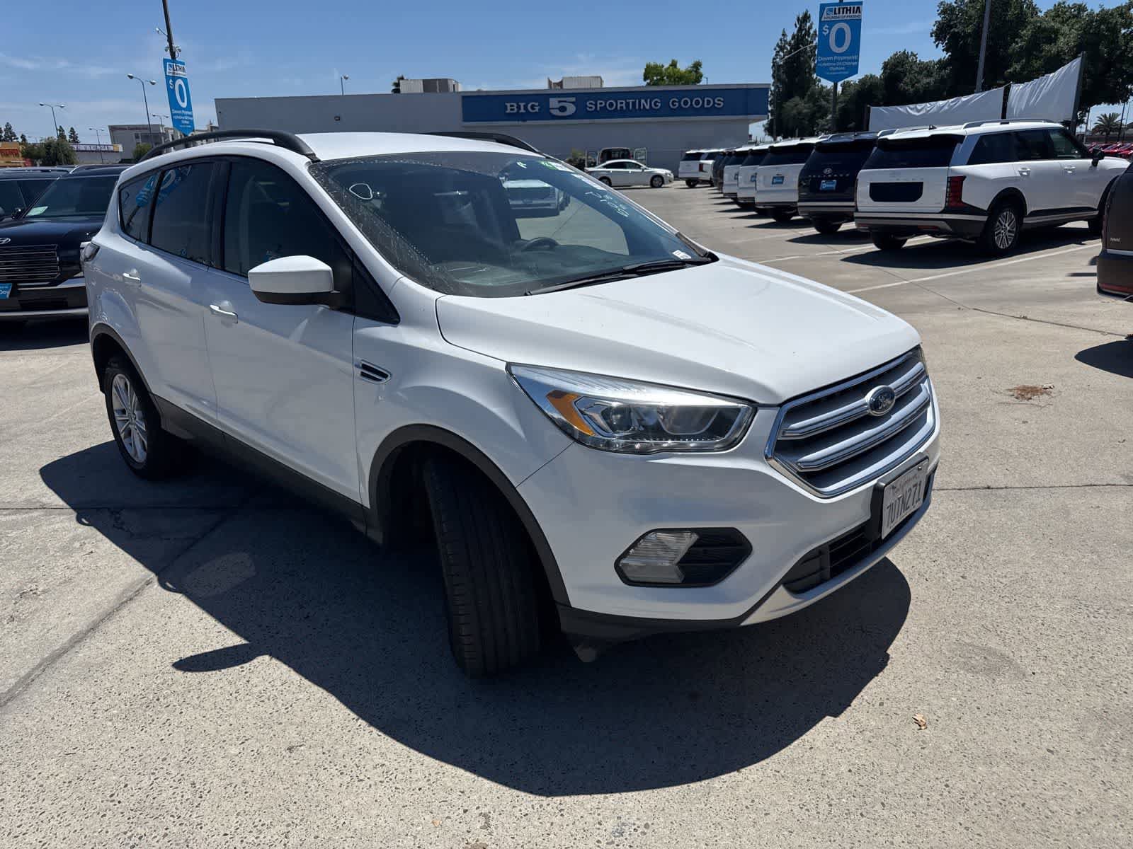 Used 2017 Ford Escape SE w/ Equipment Group 201A FWD image 3