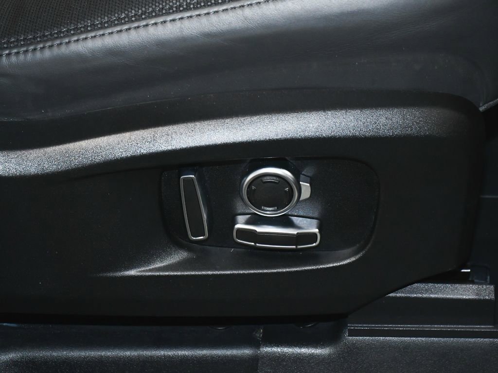 Used 2024 Land Rover Defender 130 X-Dynamic SE image 66