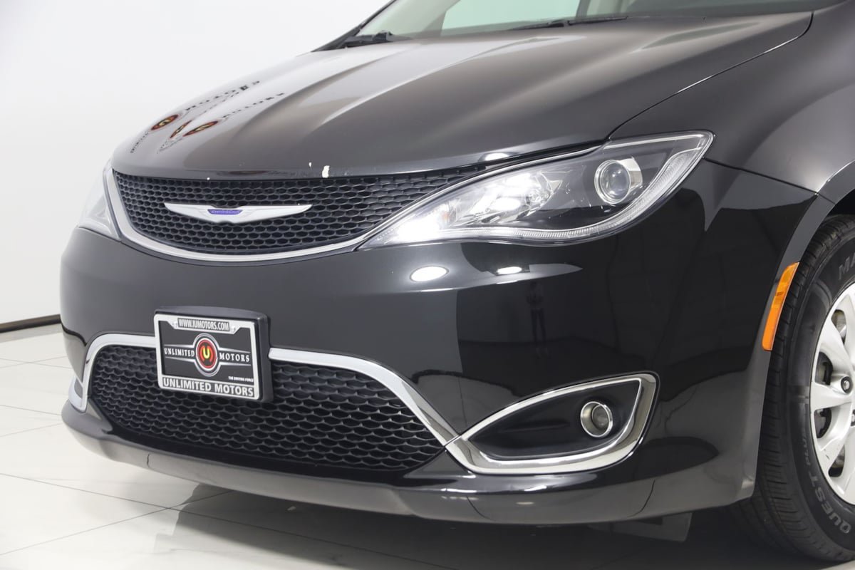 Used 2018 Chrysler Pacifica Touring-L FWD image 51