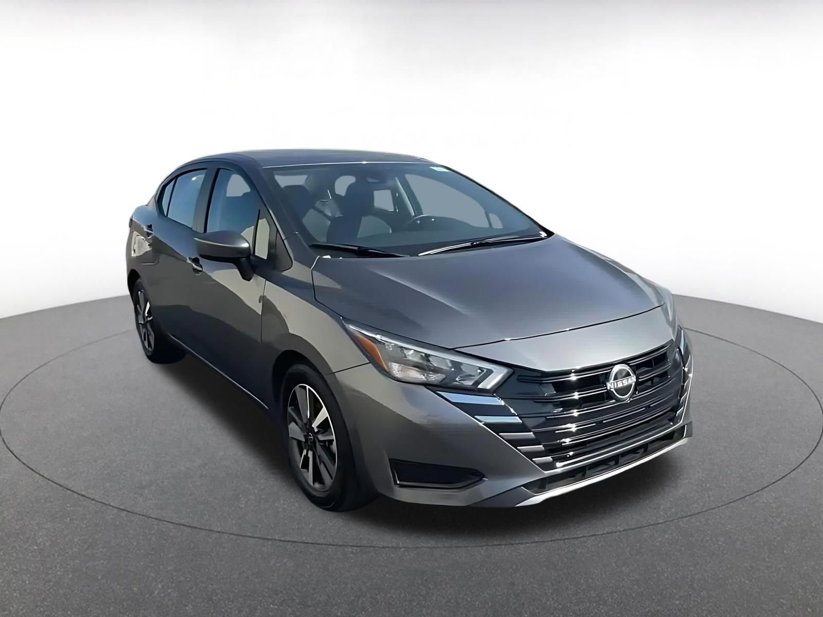 Used 2025 Nissan Versa SV image 3