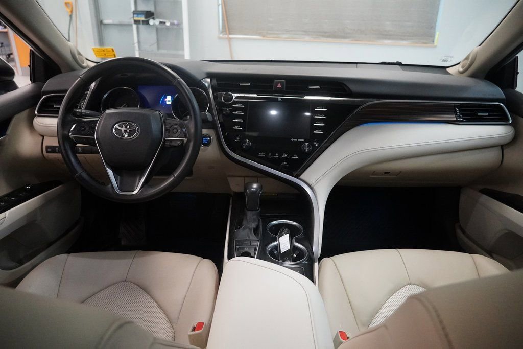 Used 2020 Toyota Camry XLE w/ Navigation Package image 8