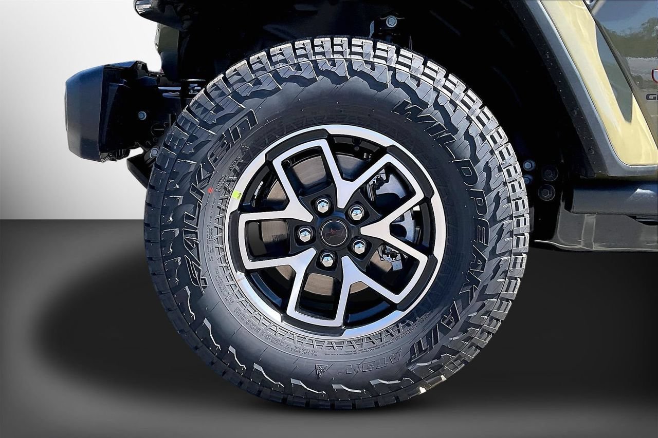 New 2026 Jeep Gladiator Rubicon w/ Steel Power Dome Hood Package AWD/4WD image 29