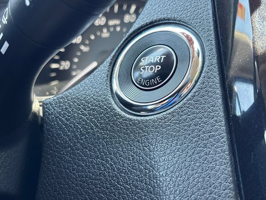 Used 2019 Nissan Rogue SV AWD/4WD image 29
