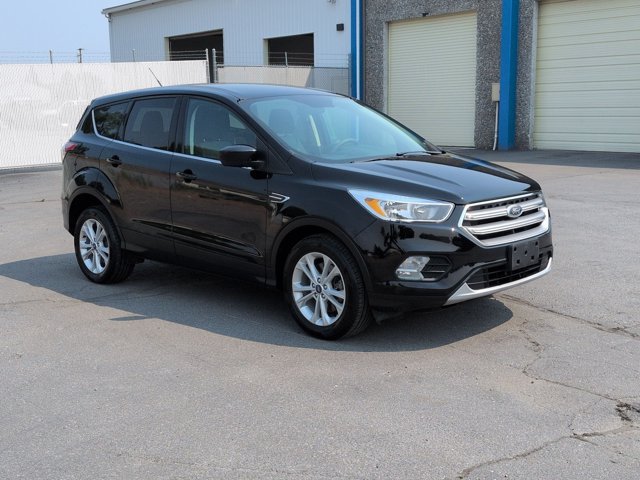 Used 2017 Ford Escape SE w/ SE Cold Weather Package AWD/4WD image 2