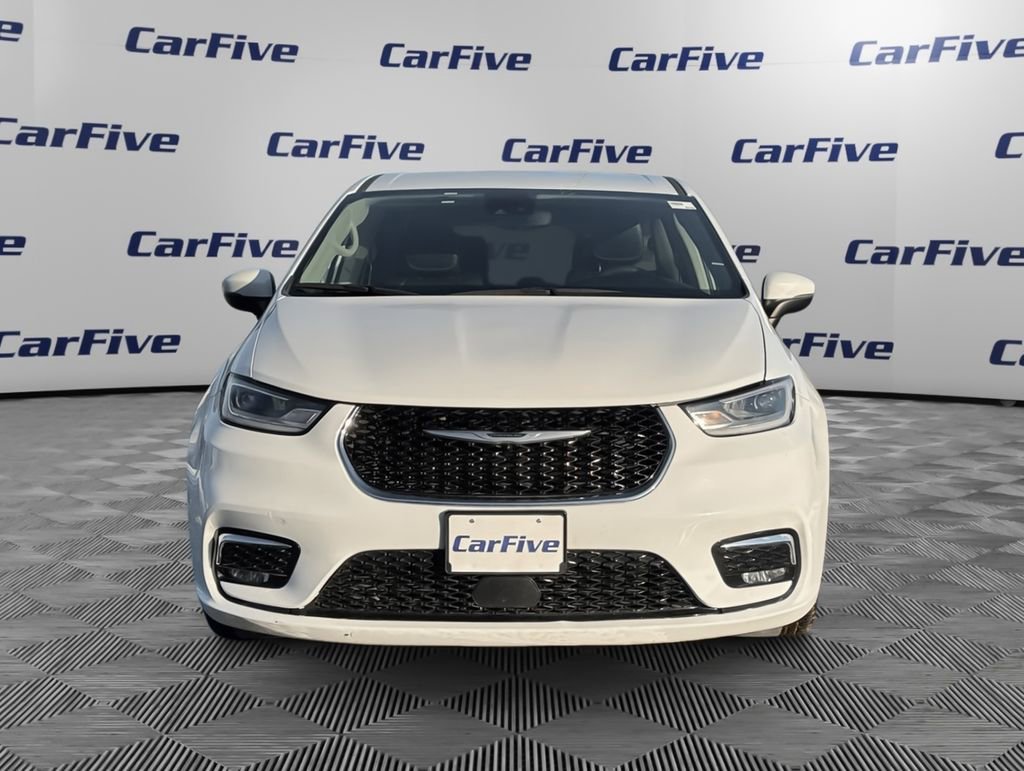 Used 2023 Chrysler Pacifica Touring-L image 9