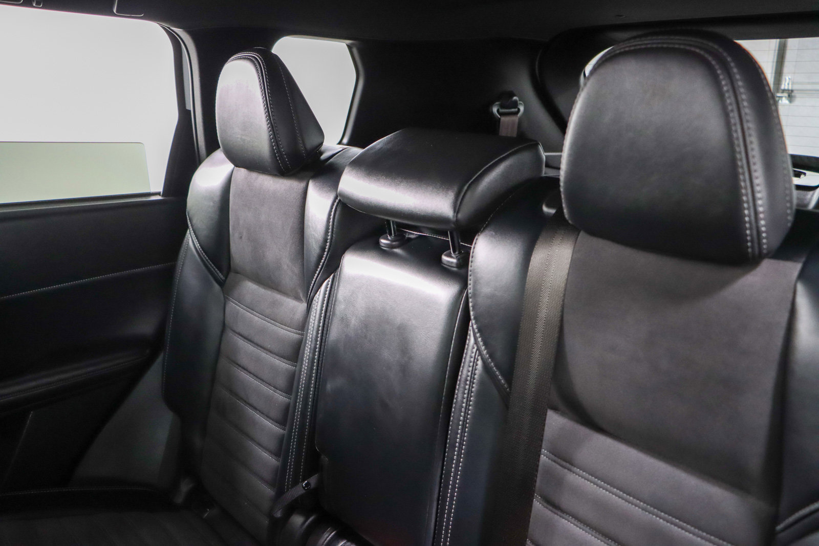 Used 2024 Mitsubishi Outlander SE Black Edition image 24