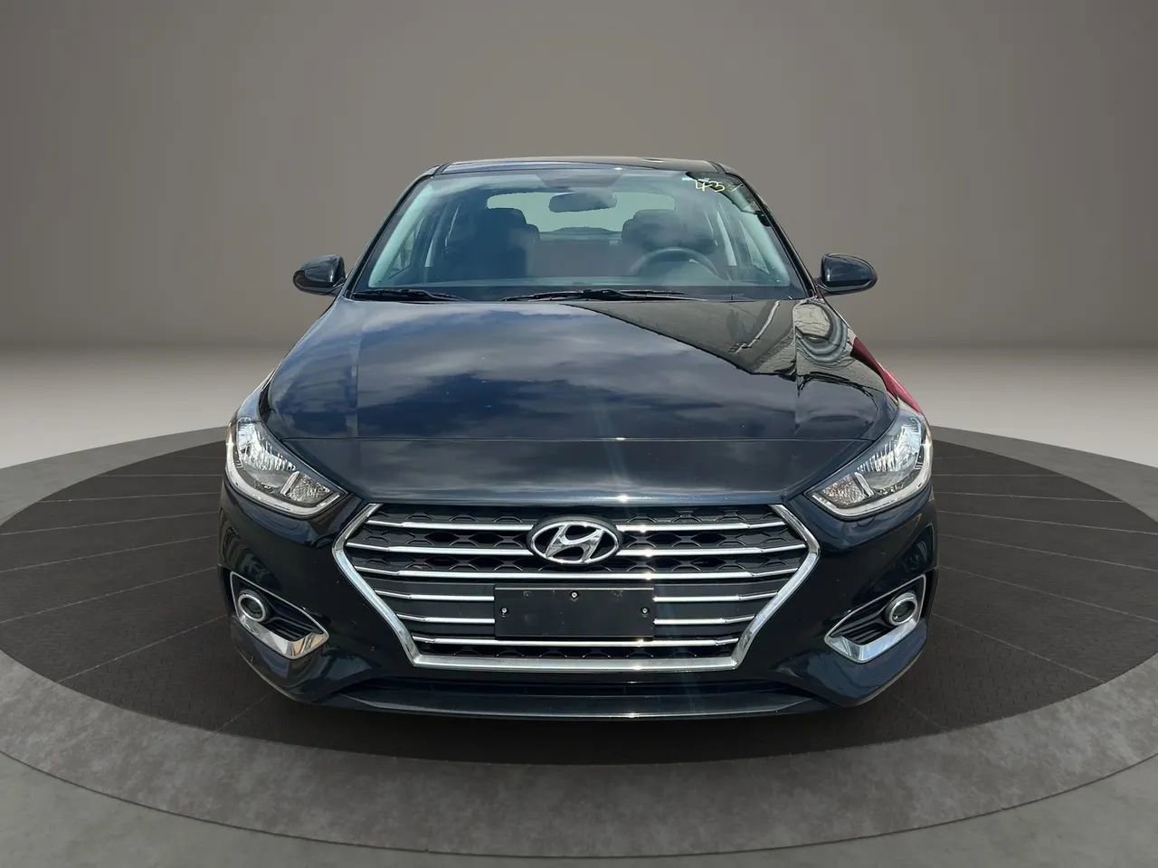 Used 2022 Hyundai Accent SEL image 2