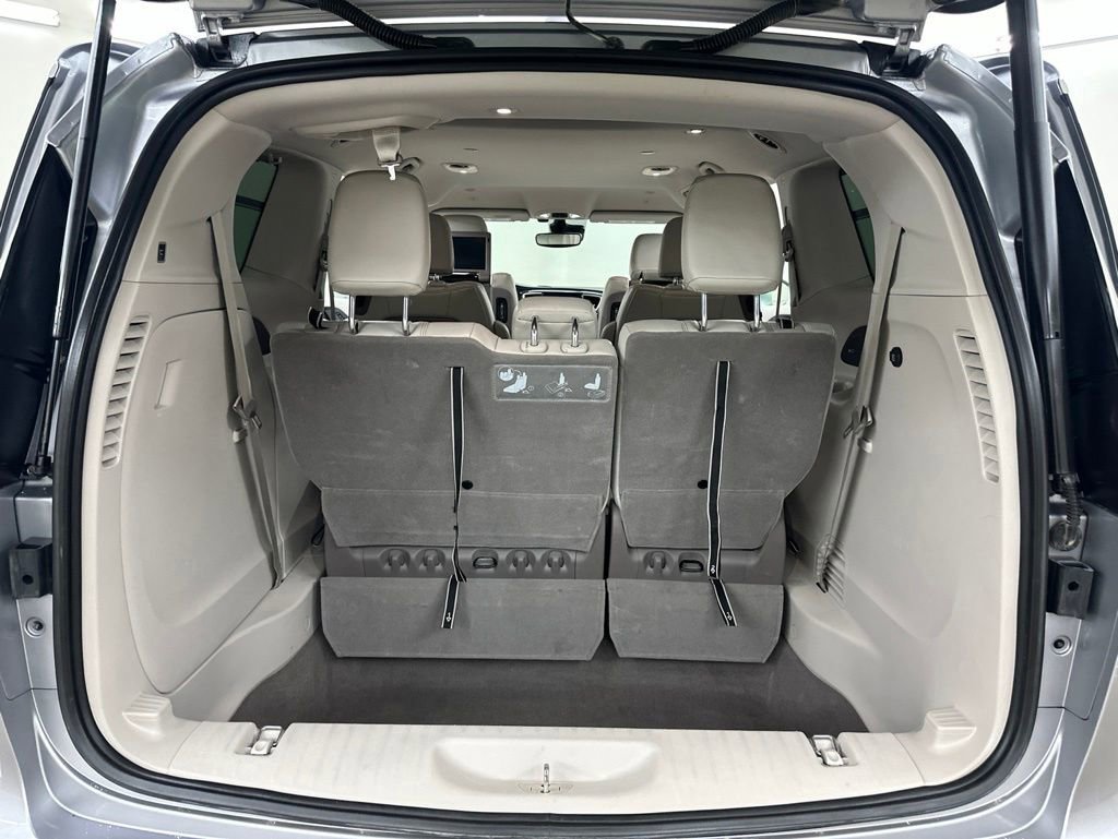 Used 2020 Chrysler Pacifica Touring-L Plus w/ Advanced Safetytec Group FWD image 24