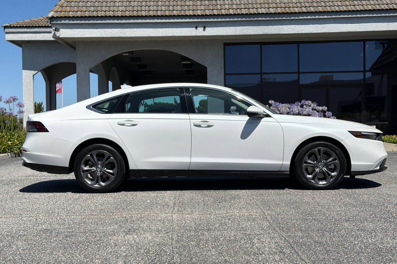 Used 2023 Honda Accord EX-L image 3
