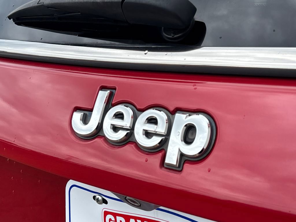 Used 2018 Jeep Compass Latitude FWD image 31