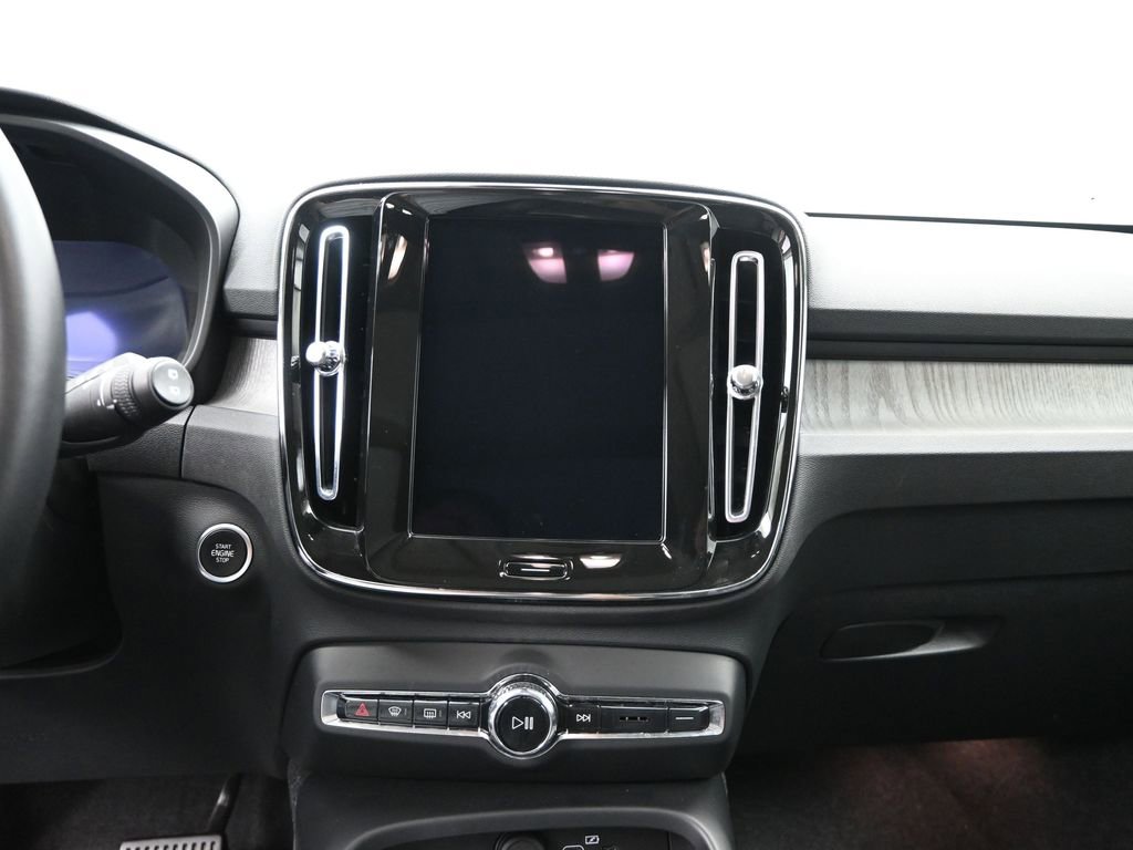 Used 2025 Volvo XC40 B5 Plus image 12