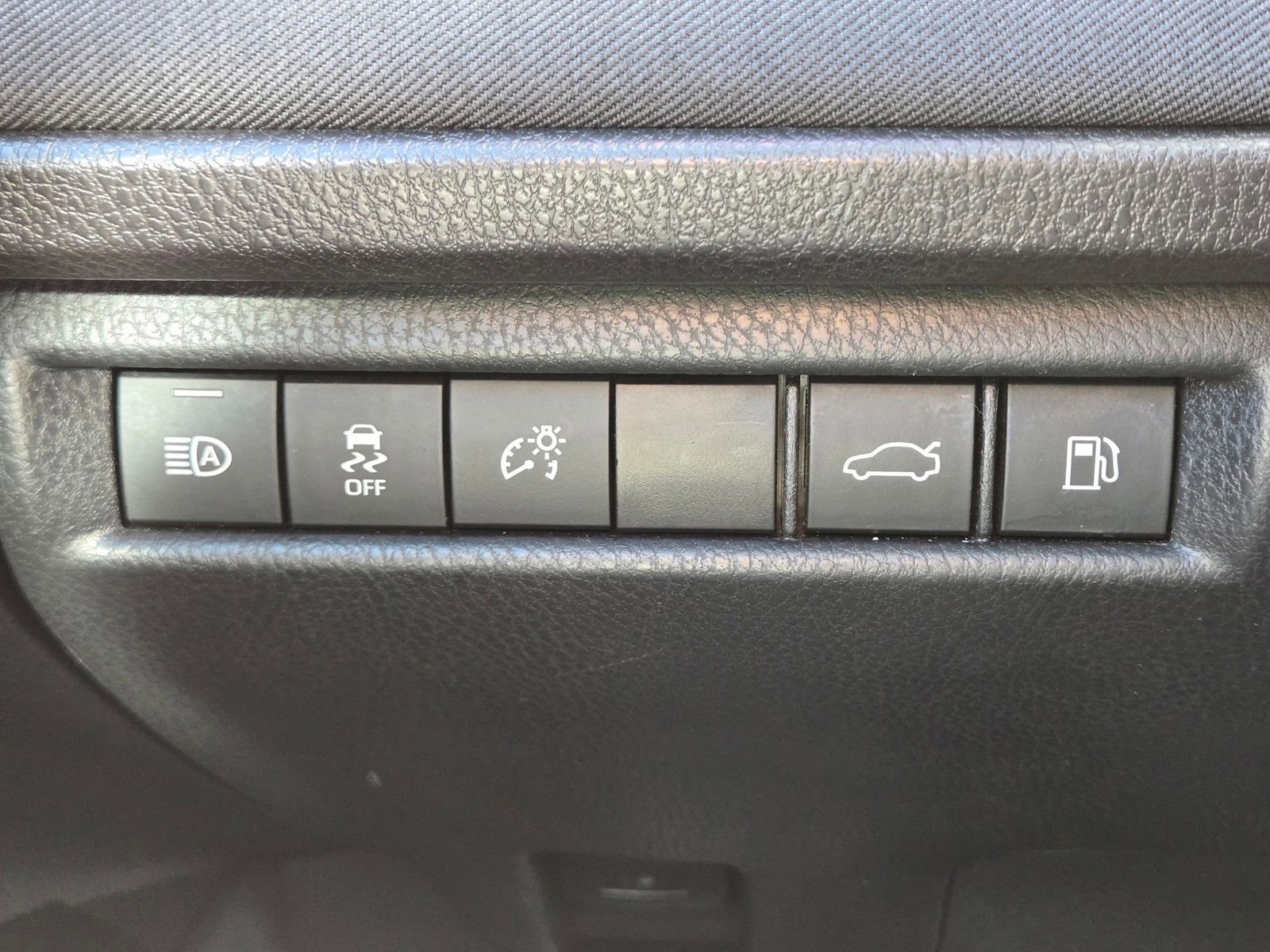 Used 2025 Toyota Camry LE image 25