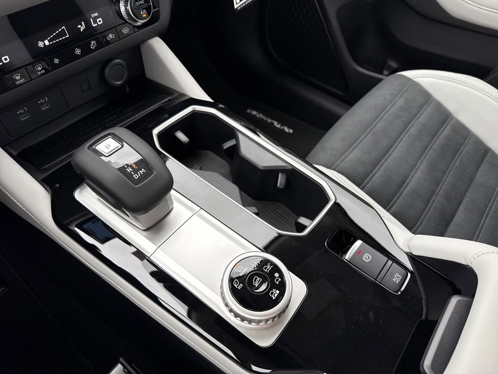 New 2025 Mitsubishi Outlander SE image 18