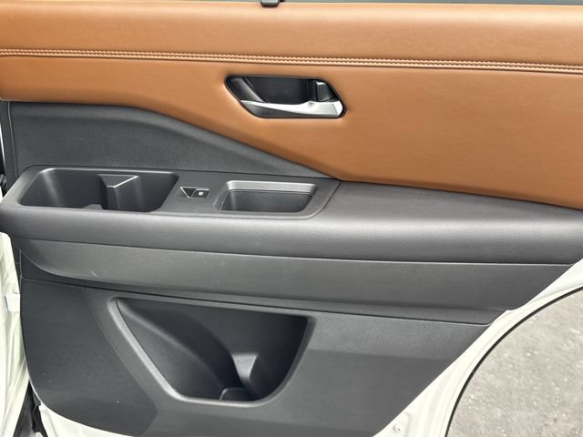 Used 2024 Nissan Pathfinder Platinum AWD/4WD image 25