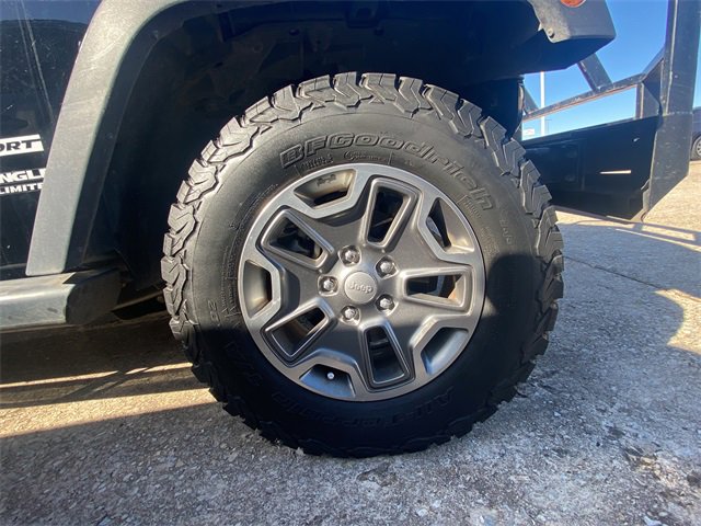 Used 2015 Jeep Wrangler Unlimited Sport image 9