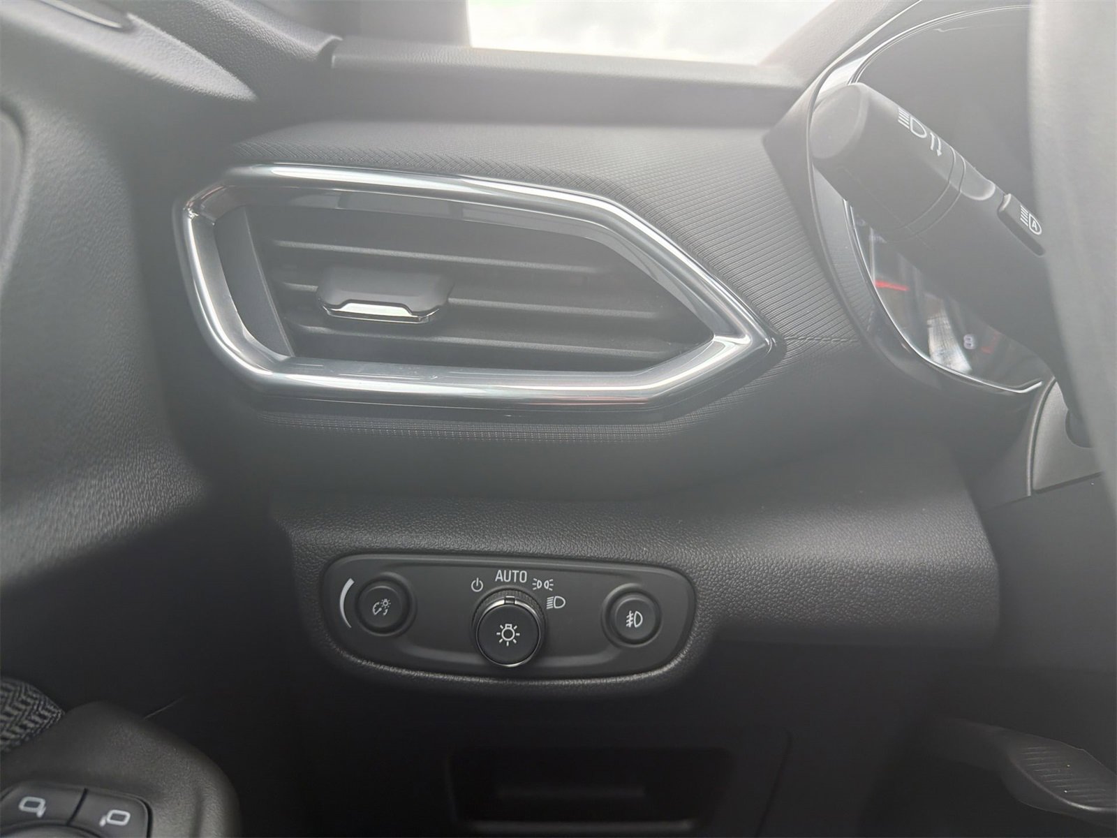 Certified 2023 Chevrolet TrailBlazer LT w/ Convenience Package image 19