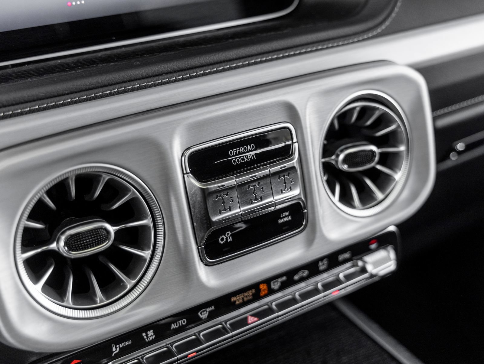 Used 2025 Mercedes-Benz G 550 image 33
