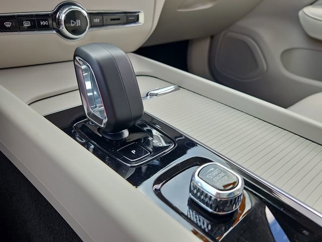 Used 2024 Volvo S60 B5 Core image 22