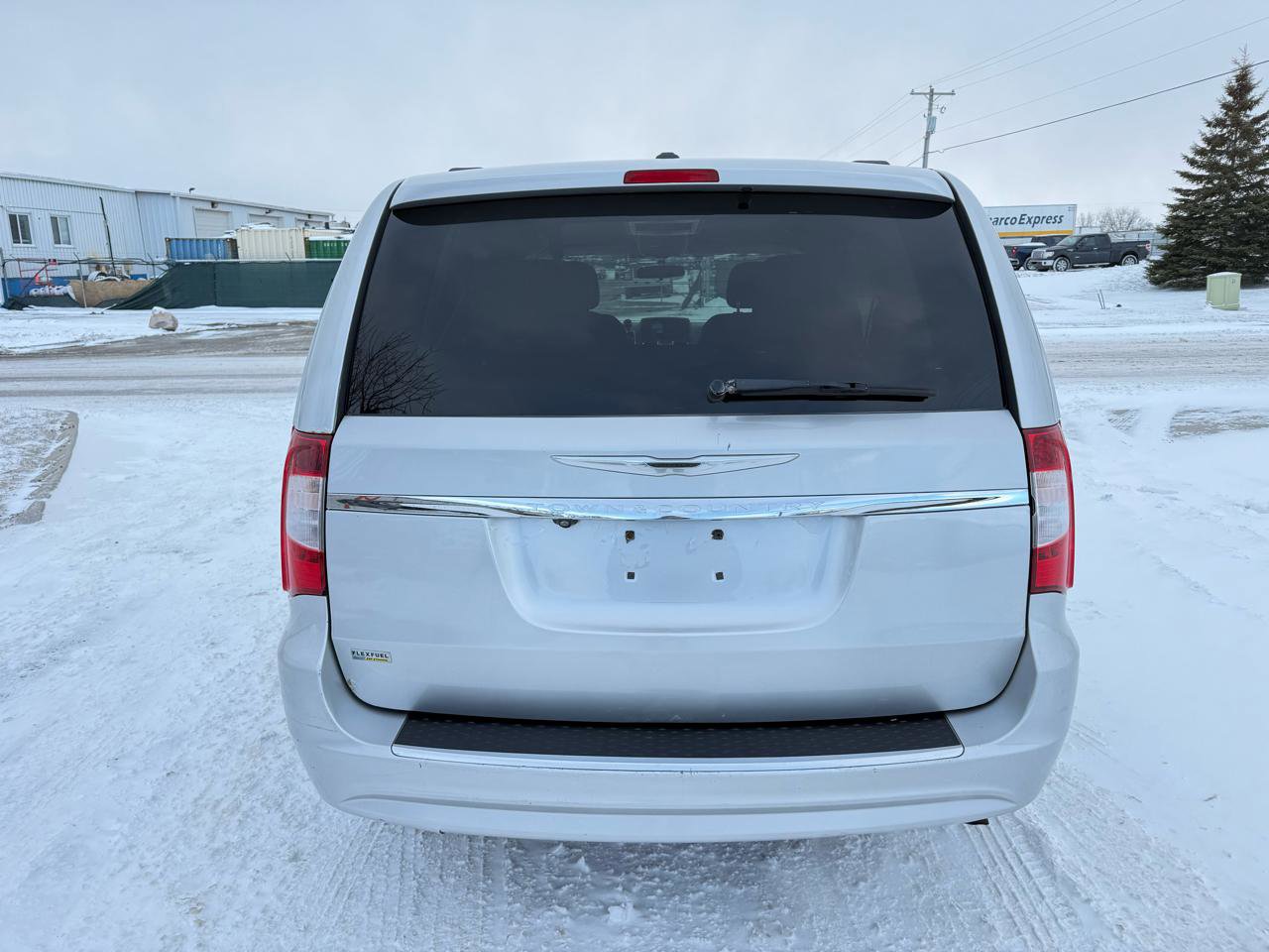 Used 2012 Chrysler Town & Country Touring image 4