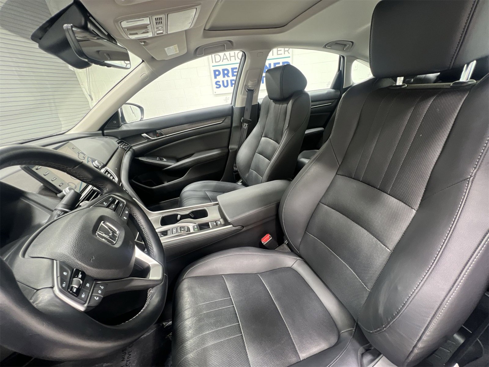 Used 2020 Honda Accord Touring image 11