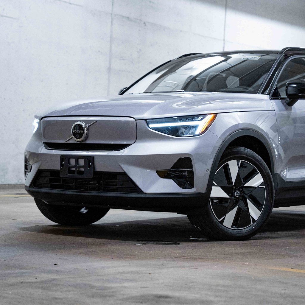 New 2026 Volvo EX40 Plus w/ Climate Package image 2