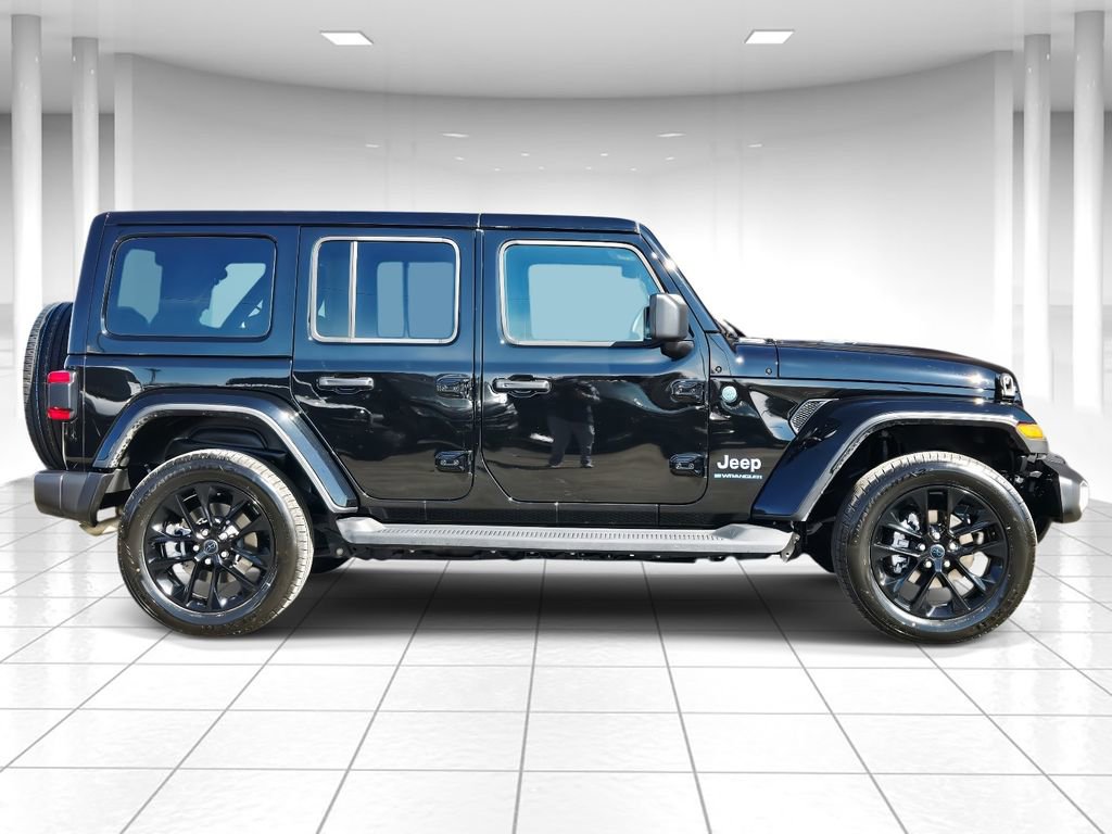 Used 2025 Jeep Wrangler Unlimited Sahara image 2