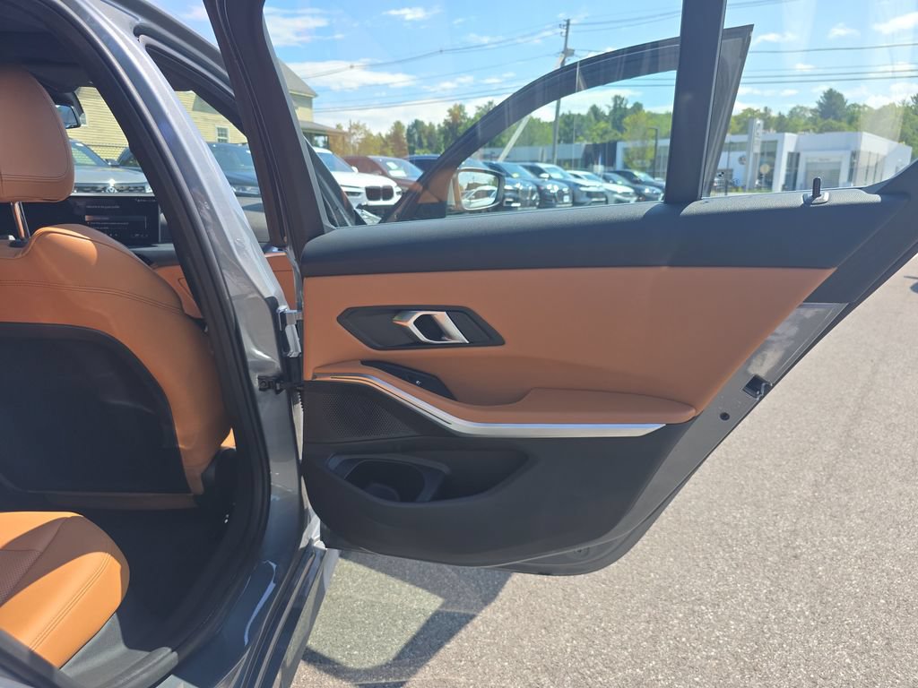 Certified 2025 BMW 330i xDrive Sedan AWD/4WD image 17