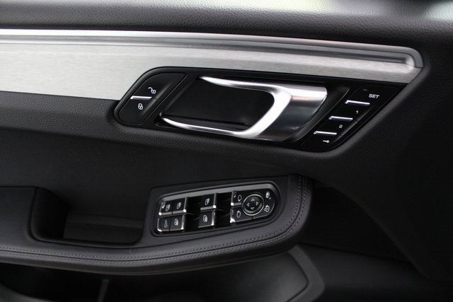 Used 2018 Porsche Macan GTS image 24