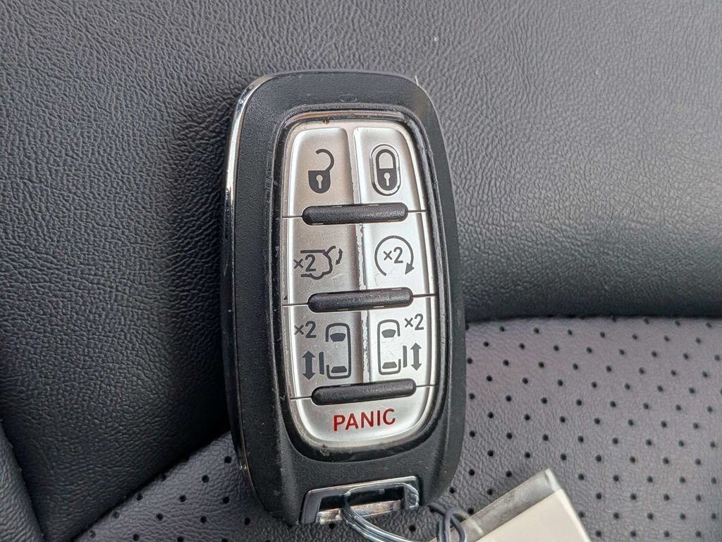 Used 2024 Chrysler Pacifica Touring-L FWD image 30