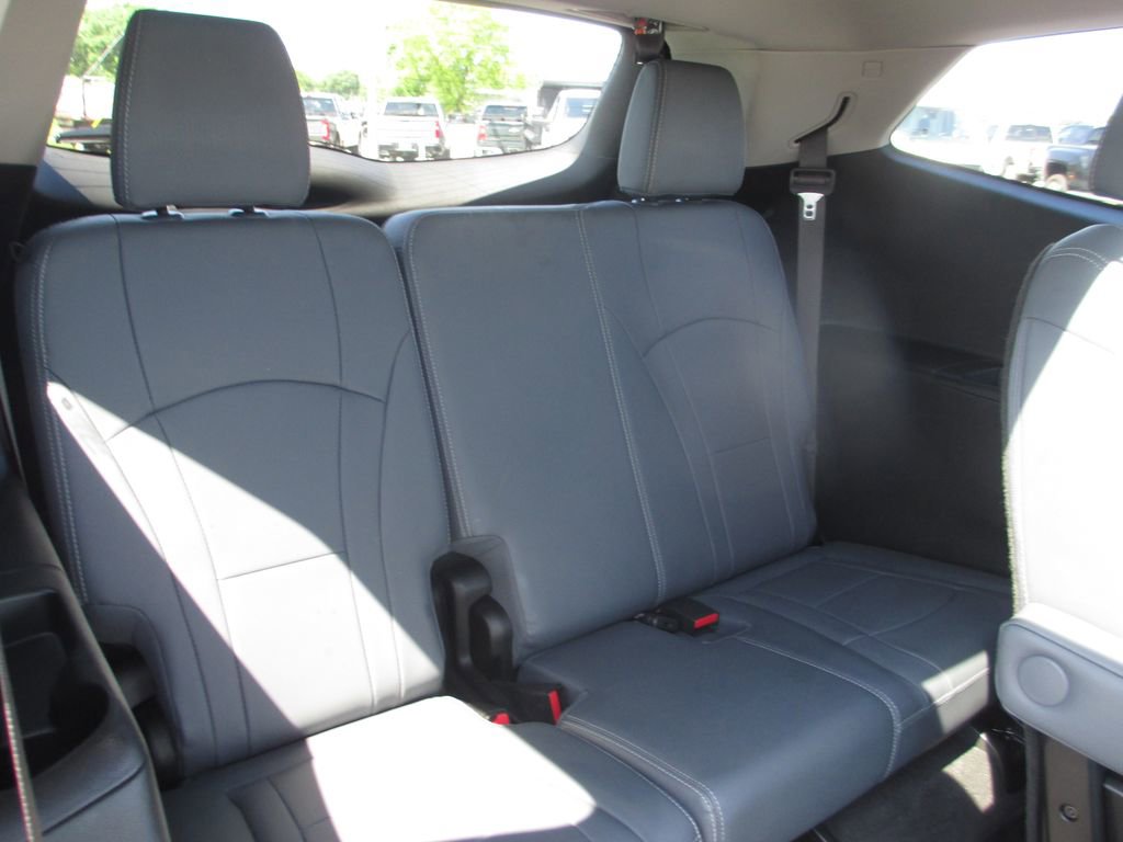 Used 2020 Buick Enclave Essence w/ Sound and Sites Package FWD image 25