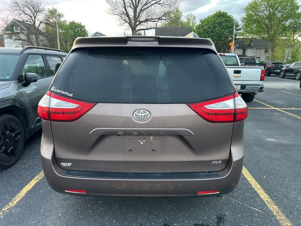Used 2019 Toyota Sienna XLE w/ XLE Navigation Package FWD image 7