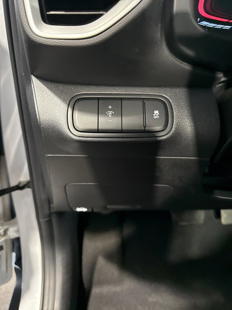 Used 2024 Hyundai Venue SE image 31