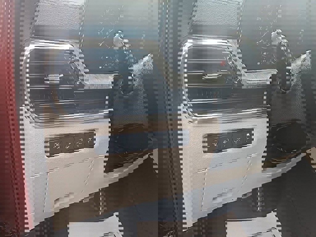 Used 2024 Kia Telluride SX Prestige w/ Towing Package image 11