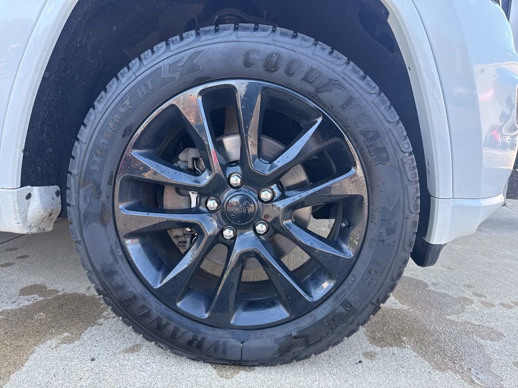 Used 2018 Jeep Grand Cherokee Altitude image 24