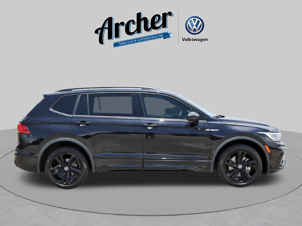 Used 2023 Volkswagen Tiguan SE R-Line FWD image 3