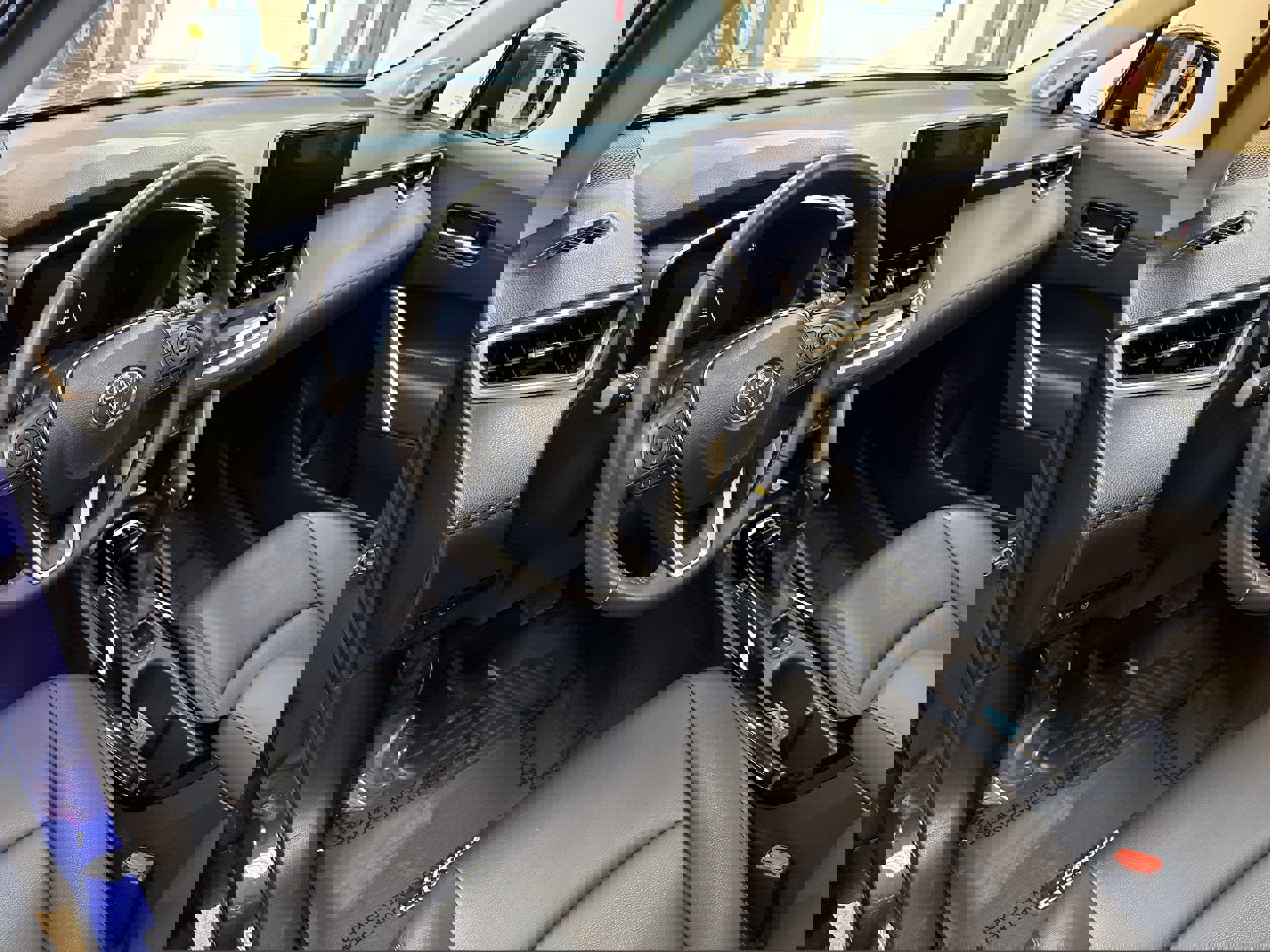 Used 2023 Toyota Corolla Cross XLE w/ Convenience Package image 41