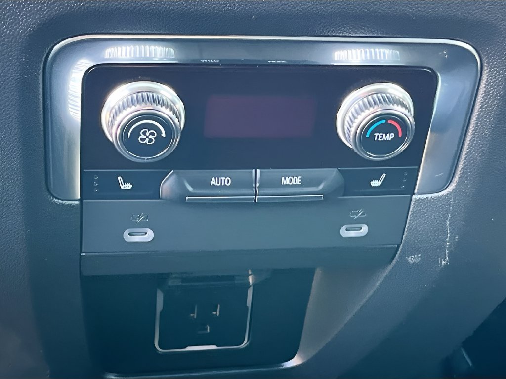 Used 2023 GMC Yukon AT4 w/ AT4 Premium Package AWD/4WD image 27