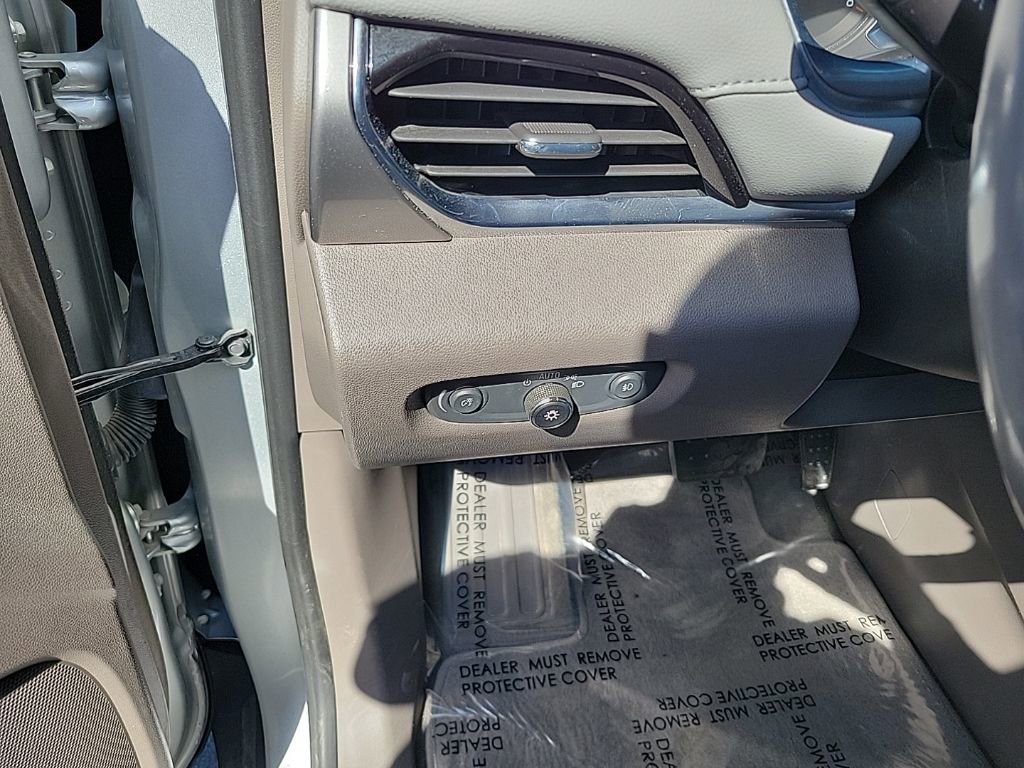 Used 2018 Chevrolet Traverse LT image 7