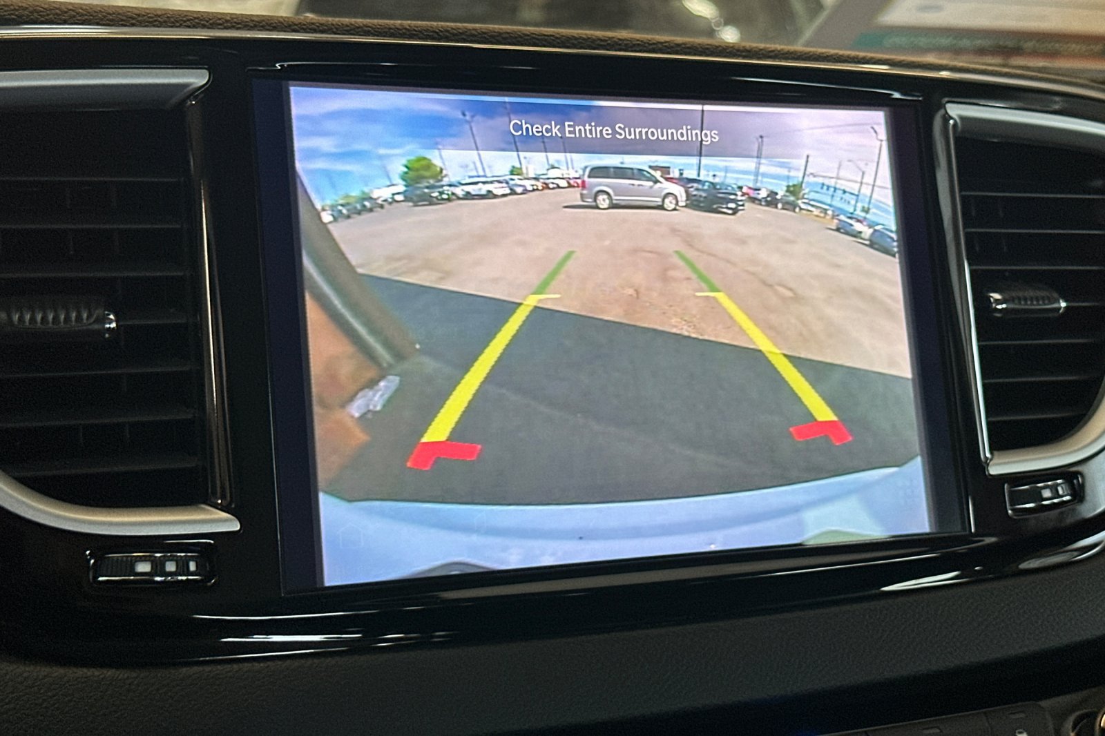 Used 2023 Chrysler Pacifica Touring-L FWD image 19