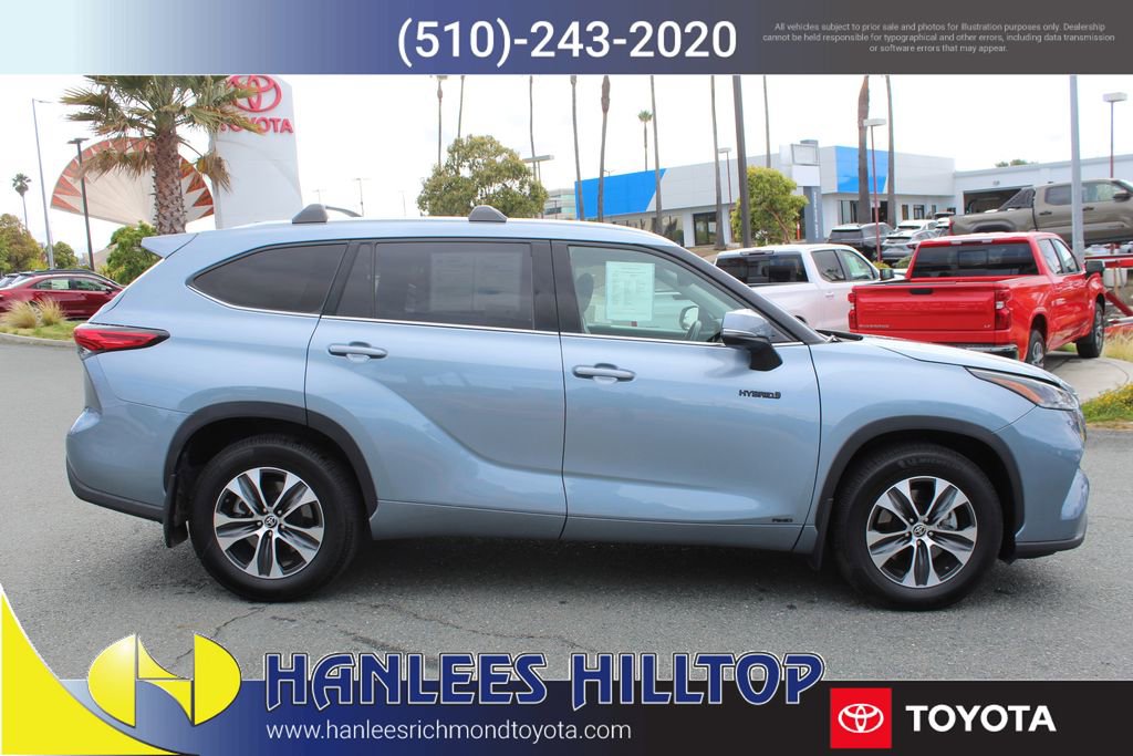 Used 2021 Toyota Highlander XLE AWD/4WD image 6