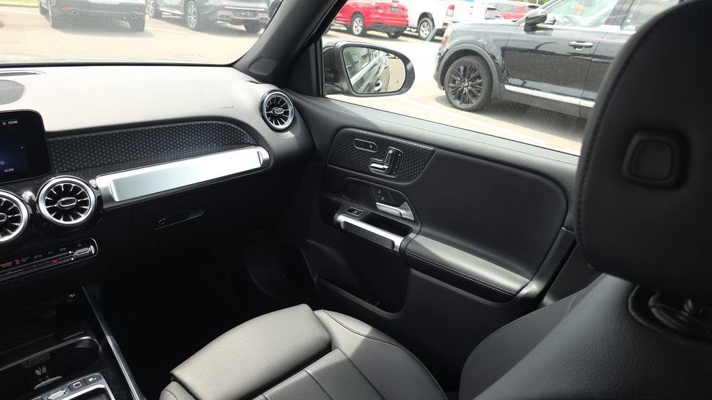 Certified 2025 Mercedes-Benz GLB 250 image 28