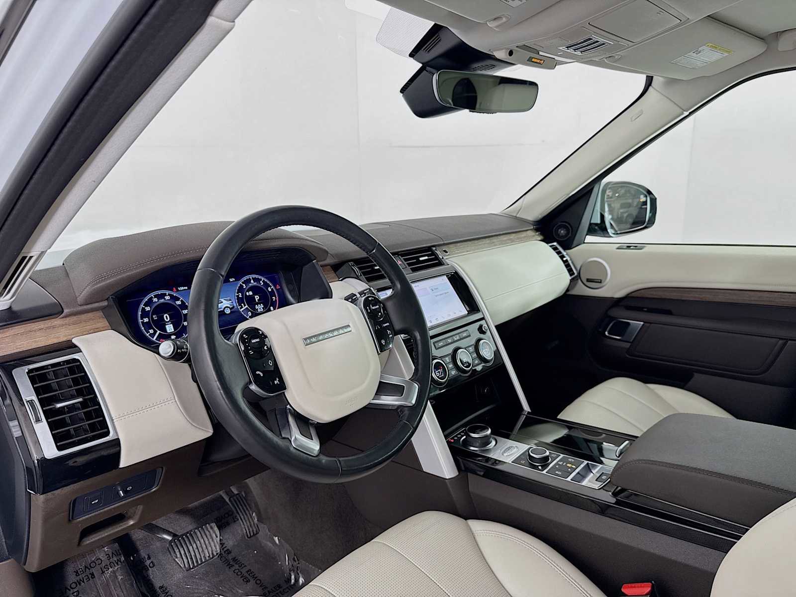 Used 2020 Land Rover Discovery HSE image 9