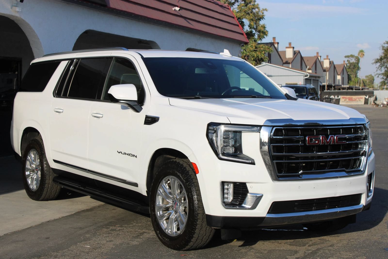 Used 2021 GMC Yukon XL SLT AWD/4WD image 3