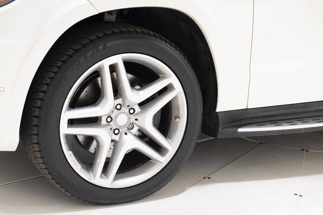 Used 2014 Mercedes-Benz GL 550 4MATIC image 25