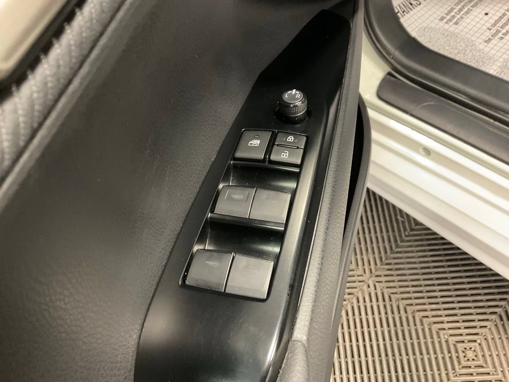 Used 2025 Toyota Camry SE AWD/4WD image 12