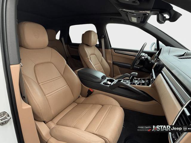 Used 2023 Porsche Cayenne Platinum Edition image 12