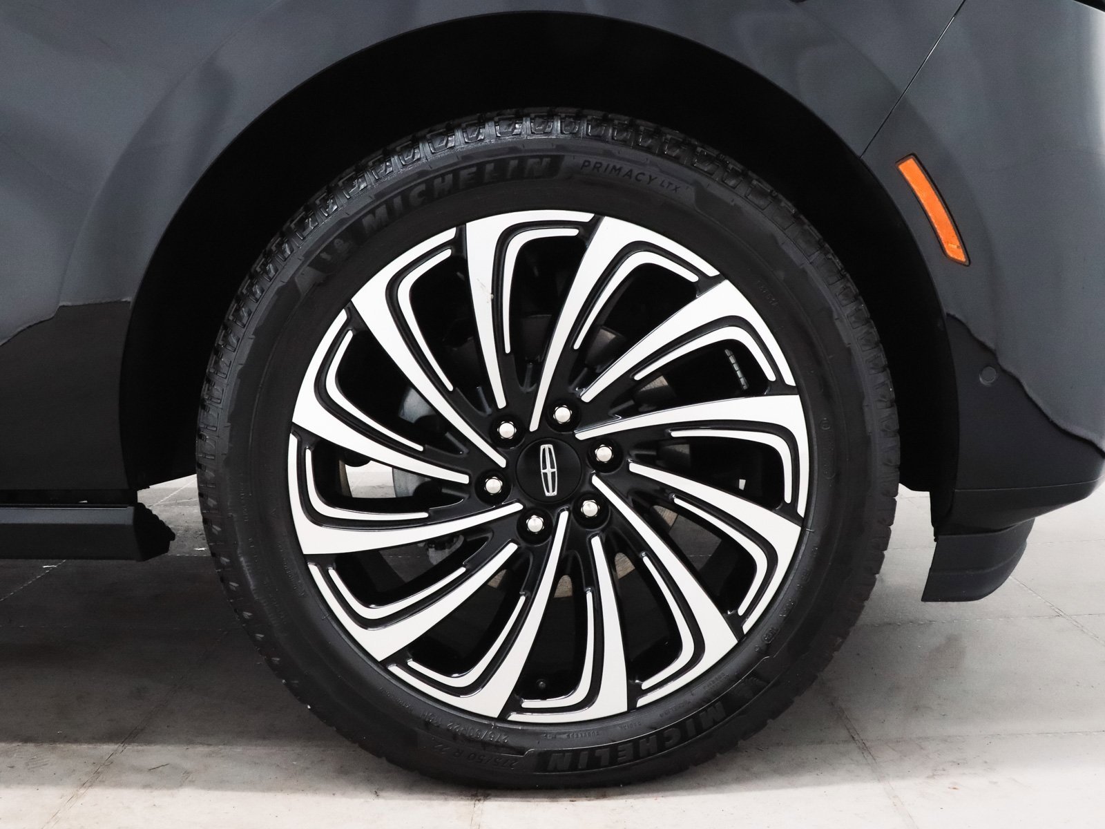 Used 2025 Lincoln Navigator Black Label image 11